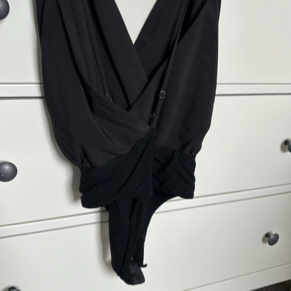 Super sexy low cut, low back bodysuit - Picture 3 of 4